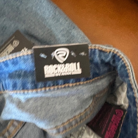 NWT - ROCK & ROLL DENIM  -  EXTRA STRETCH TWO-TONE SHORTS - Picture 13 of 16
